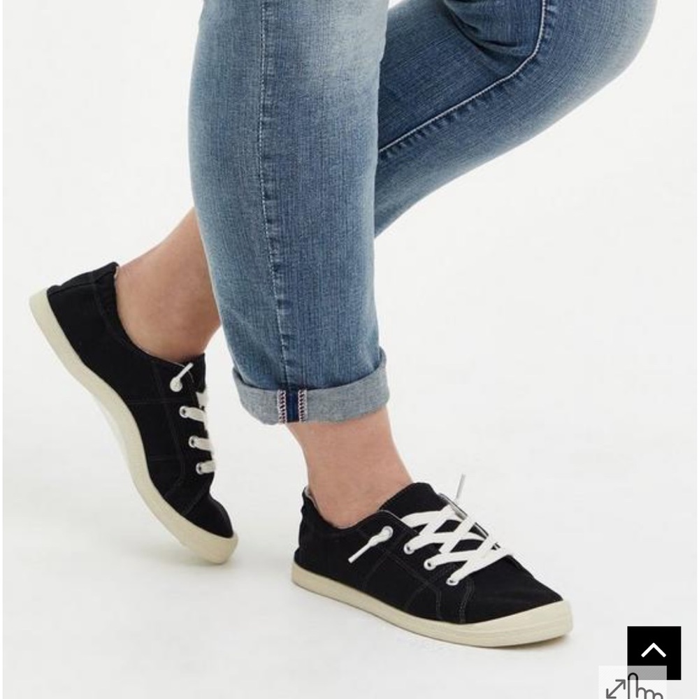 Torrid Riley Ruched wide sneaker